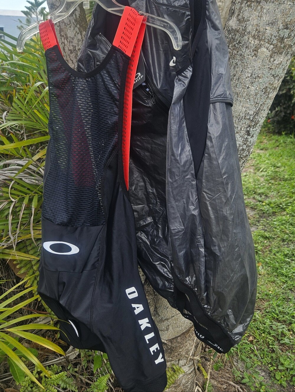 OAKLEY BIKE CLOTHING, NEW WITH TAGS, OAKLEY cycling Padded Bib, &  Oakley Jacket